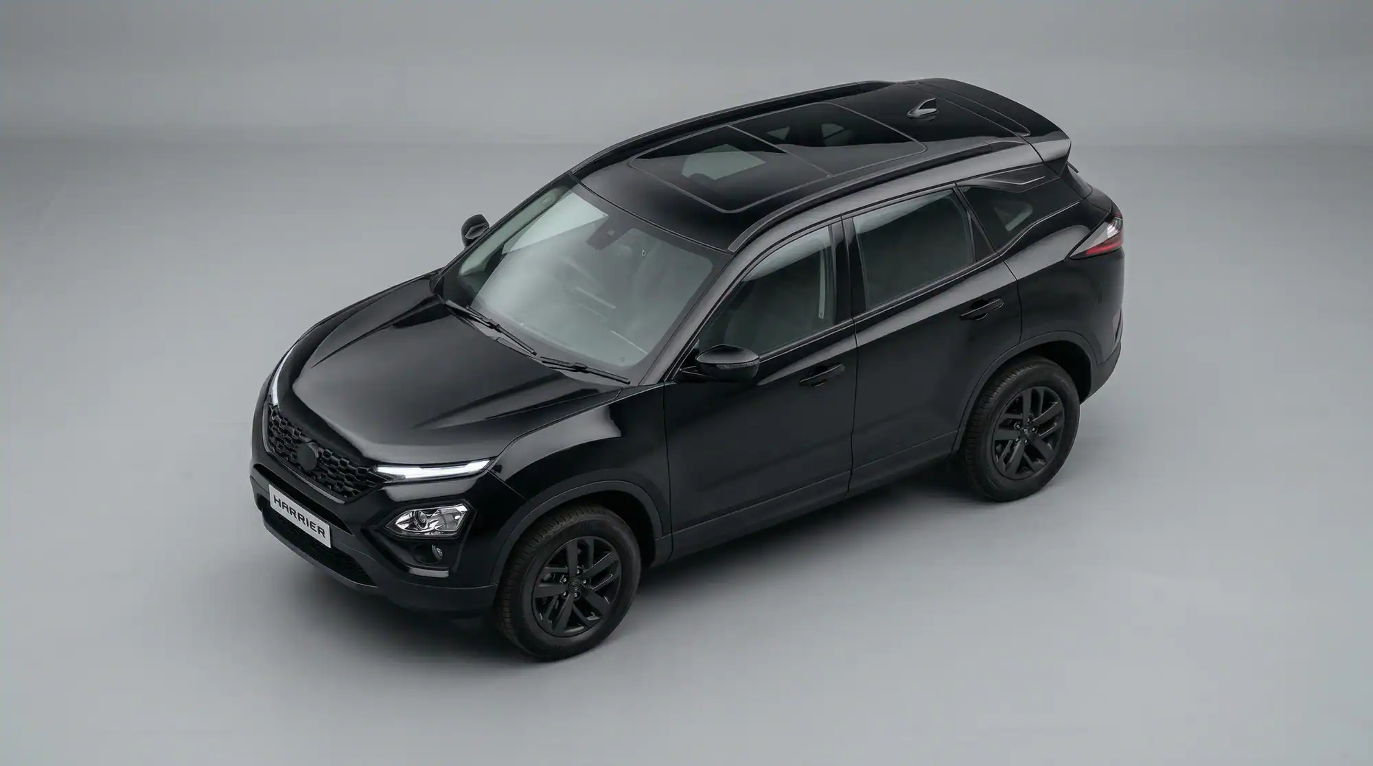 Car_realistic_isometric_angle_of_tata_harrier_2022_delpmaspu