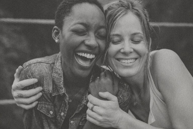 happy-women-black-white-tone_result
