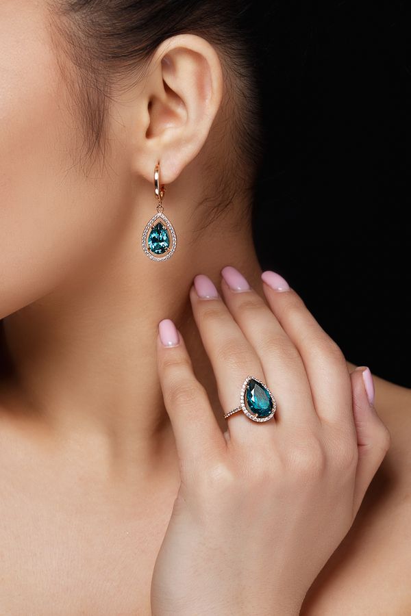 model-shows-earrings-ring-with-beautiful-blue-precious-stones_result